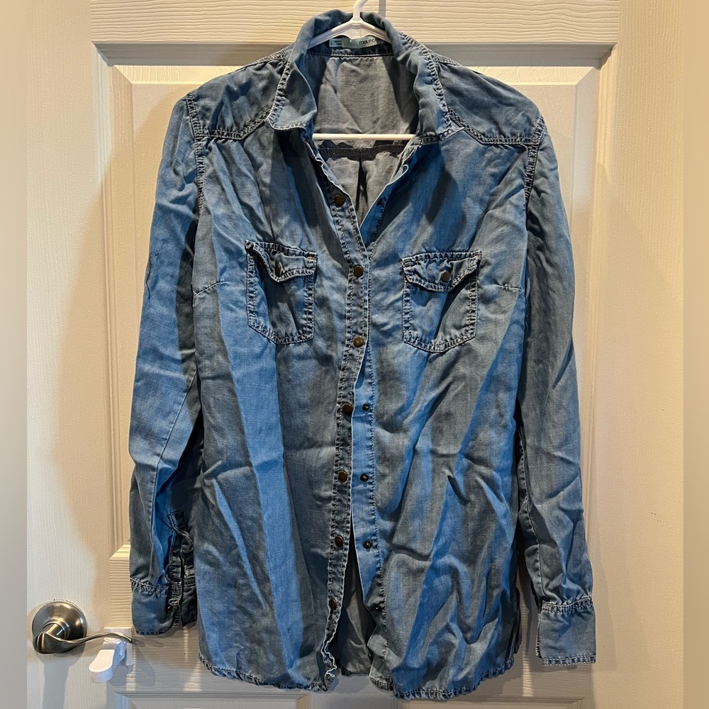 Maurices chambray button up size large